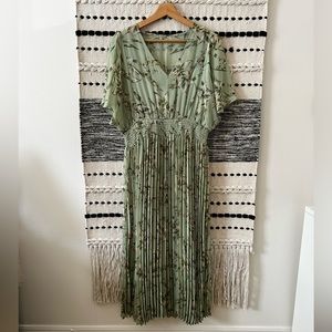 Sage Green Floral Pattern Taylor Midi Dress 🌿